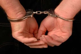 Nam MC cùng vợ dùng clip “nóng” tống tiền người phụ nữ trẻ