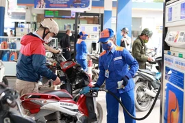 Giá xăng hôm nay 06/5: Đồng loạt giảm giá?