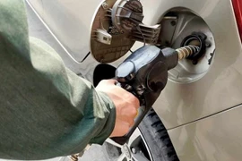 Giá xăng hôm nay 25/4: Đồng loạt tăng giá?