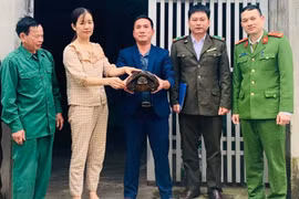 Người dân Hà Tĩnh giao nộp cá thể rùa đất quý hiếm 