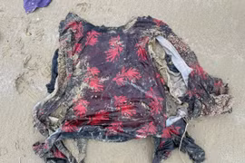 Truy tìm tung tích nạn nhân trôi dạt vào bờ biển ở Hà Tĩnh