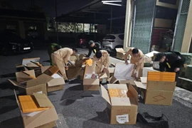 Thu giữ lượng lớn màn hình điện thoại không rõ nguồn gốc ​