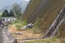 Điều tra vụ người đàn ông tử vong bên đường ở Hà Tĩnh