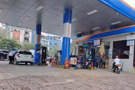 Giá xăng hôm nay 19/4: Giảm đến khi nào?