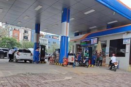Giá xăng hôm nay 19/4: Giảm đến khi nào?