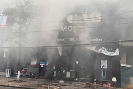 Quảng Bình: Siêu thị điện thoại Toàn Cầu Luxury Mobile cháy lớn