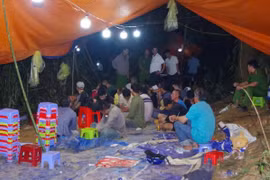 Đột kích sới bạc giữa rừng tre ở Lâm Đồng, bắt 36 đối tượng