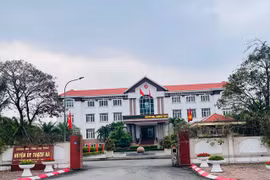 Hà Tĩnh: Xin nghỉ hưu trước tuổi, cán bộ Huyện ủy được hỗ trợ tiền tỷ