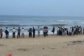 Một học sinh ở Huế mất tích khi đi tắm biển cùng nhóm bạn