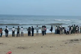 Một học sinh ở Huế mất tích khi đi tắm biển cùng nhóm bạn