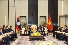 Chủ tịch nước Lương Cường và Tổng Bí thư, Chủ tịch nước Lào dự khai trương Bến số 3