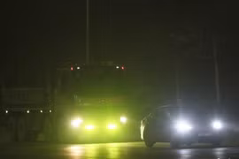 Rộ tình trạng ô tô lắp đèn siêu sáng, nguy hiểm cho người đi ngược chiều