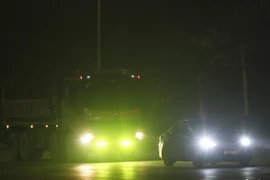 Rộ tình trạng ô tô lắp đèn siêu sáng, nguy hiểm cho người đi ngược chiều