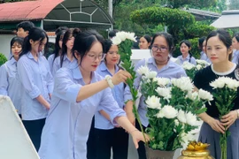 Hàng vạn người dân đến dâng hương tri ân tại Ngã ba Đồng Lộc