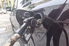 Giá xăng hôm nay 29/4: Giữ đà tăng nhẹ?