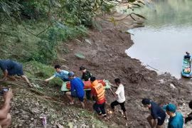 Nhảy xuống hố sâu cứu em, hai anh em ruột đuối nước thương tâm