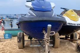 Bình Định: Mô tô nước lao lên bờ làm 2 học sinh thương vong