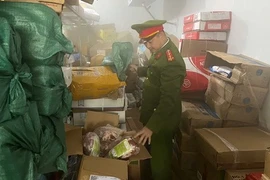 TP Huế: Phát hiện gần 1,8 tấn thịt lợn và gà bốc mùi hôi thối