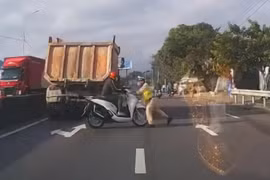 Khánh Hòa: Quái xế đâm CSGT, 'thông chốt' đo nồng độ cồn