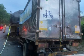 Phú Yên: Tông vào xe tải đỗ bên đường, 2 người tử vong
