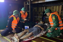 Hà Tĩnh: Cứu sống 6 thuyền viên gặp nạn trên biển 