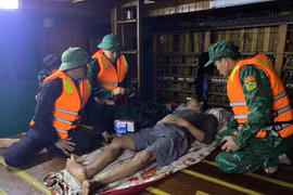 Hà Tĩnh: Cứu sống 6 thuyền viên gặp nạn trên biển 