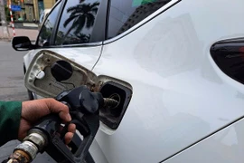 Giá xăng hôm nay 13/4: Giảm đến khi nào?