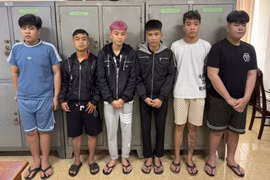 Bắt khẩn cấp nhóm đối tượng cưỡng đoạt tài sản của học sinh