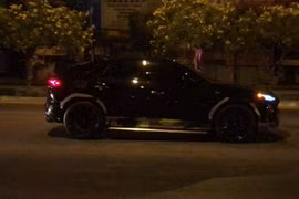 Ngắm Lamborghini Urus mang 'bộ cánh' rằn ri ca-mô cá tính 