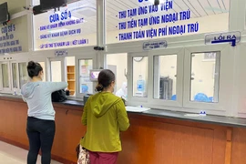 Thăm khám cho bệnh nhân tại Bệnh viện K