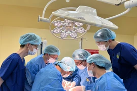 Người chồng hiến một quả thận, cứu vợ bị suy thận giai đoạn cuối