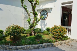 Nhà vườn 3.000m2 ngập tràn sắc hoa của Việt Trinh 