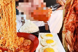 Trào lưu "mukbang", những hệ lụy khó lường
