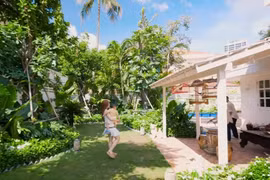 Biệt thự trắng 1.600m2 như khách sạn 5 sao của vợ chồng Chi Bảo 