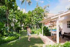 Biệt thự trắng 1.600m2 như khách sạn 5 sao của vợ chồng Chi Bảo 