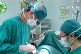 Rò niệu đạo sau mổ lỗ tiểu thấp: Thách thức để khôi phục chức năng tiểu 