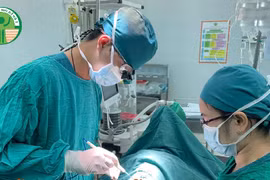 Rò niệu đạo sau mổ lỗ tiểu thấp: Thách thức để khôi phục chức năng tiểu 