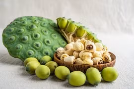 Hạt sen rất bổ nhưng 5 nhóm người này nên hạn chế ăn