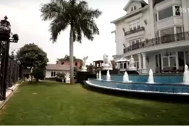 Ngắm biệt thự ven sông như lâu đài của tỷ phú Jonathan Hạnh Nguyễn