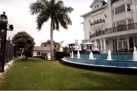 Ngắm biệt thự ven sông như lâu đài của tỷ phú Jonathan Hạnh Nguyễn