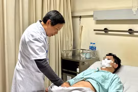 Thanh niên 24 tuổi thoát nguy cơ mất tinh hoàn nhờ nhận thức kịp thời 