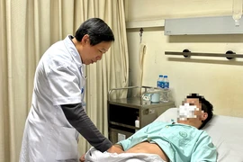 Thanh niên 24 tuổi thoát nguy cơ mất tinh hoàn nhờ nhận thức kịp thời 