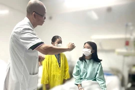 Bác sĩ "giật mình" vì nữ sinh 14 tuổi tự tiêm filler nâng mũi