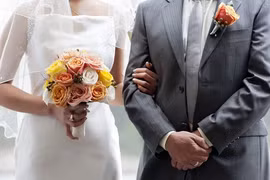 Bị tình cũ của cô dâu tới phá đám, chủ rể phản ứng bất ngờ