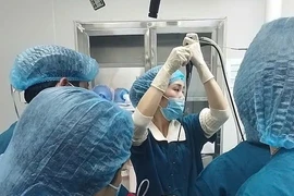 Cứu cháu bé 9 tuổi nuốt phải xương cá khi ăn cháo