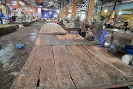 Hà Nội: Chợ dân sinh, siêu thị “cháy hàng” trước siêu bão Yagi