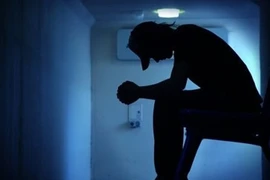 Nhận kết quả mắc bệnh lậu, người chồng bàng hoàng