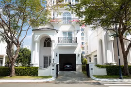 Cận cảnh biệt thự 800m2 của MC Thanh Mai