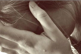 Đi phá thai... bất ngờ gặp đúng vợ của người tình là bác sĩ 