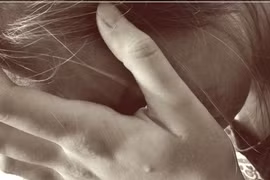 Đi phá thai... bất ngờ gặp đúng vợ của người tình là bác sĩ 